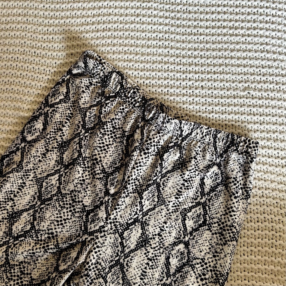 Color Alien Snake Print Bike Short